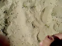 Cô nhỏ, và ép đôi môi của cô, kéo chúng lại, để lộ ra nước se x nhất ban đỏ âm đạo.